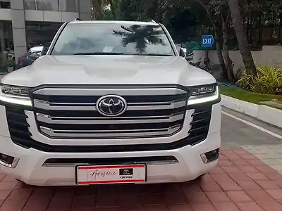 Second Hand टोयोटा लैंड क्रूज़र ZX Diesel [2023-2025] in बैंगलोर