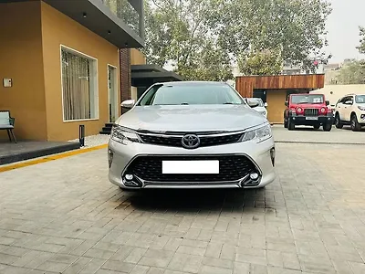 2017 Toyota Camry Hybrid 1
