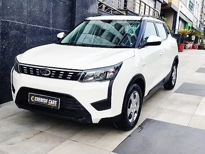 2019 Mahindra XUV300 W6 1.2 Petrol [2019] 1