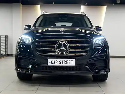 Second Hand मर्सिडीज़ बेंज़ जीएलएस 450d 4MATIC Diesel 3.0L Turbo Automatic AMG Line in कानपुर