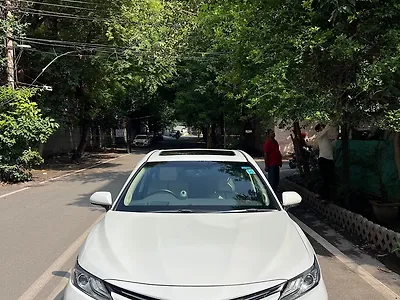 2020 Toyota Camry Hybrid 1
