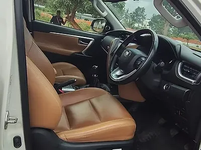 2015 Mahindra XUV500 W6
