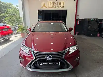 2017 लेक्सस ईएस 300h 1