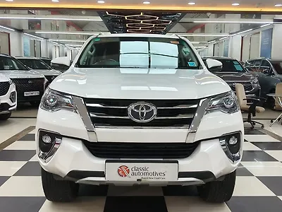 2018 Toyota Fortuner 2.8 4x4 AT [2016-2020] 1