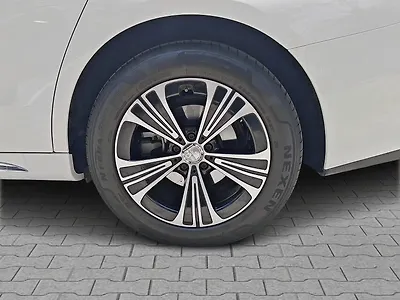 2025 Mercedes-Benz E-Class E200