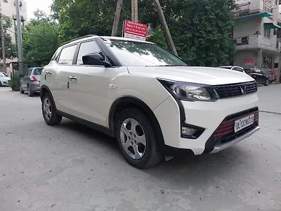 2022 Mahindra XUV300 W6 1.2 Petrol 1