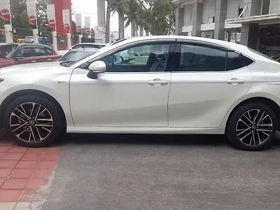 2025 Toyota Camry Elegant Hybrid (Electric + Petrol) Automatic