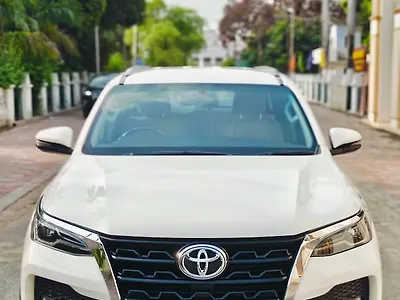 2023 Toyota Fortuner 4x2 2WD Diesel 2.8L Turbo 6 Speed Manual 1 2023 Toyota Fortuner 4x2 2WD Diesel 2.8L Turbo 6 Speed Manual 1