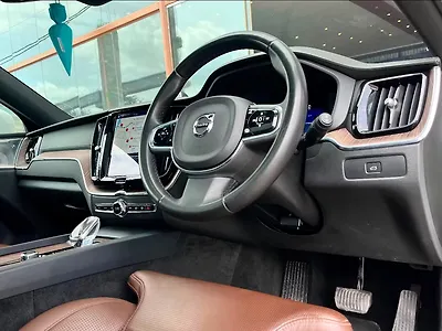 2023 Volvo XC60 B5 Ultimate