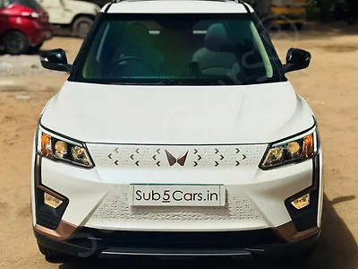 2024 Mahindra XUV400 EL 39.4 KWH 1