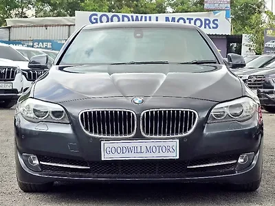 2012 BMW 5-Series 520d Sedan 1