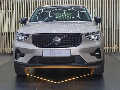 2023 Volvo XC40 B4 Ultimate