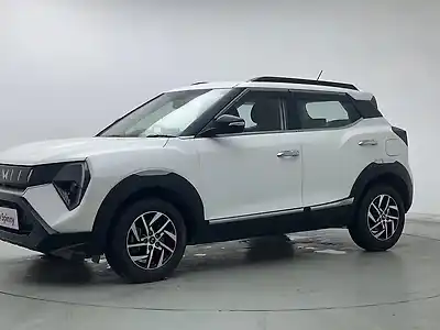 Second Hand महिंद्रा XUV 3XO AX5 Petrol 1.2L Turbo Manual in गाज़ियाबाद