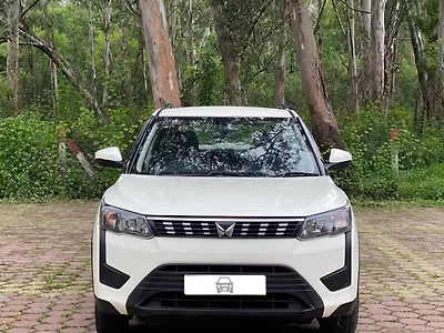 2023 Mahindra XUV300 W6 1.5 Diesel AMT 1
