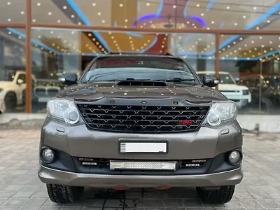 2015 Toyota Fortuner 3.0 4x4 MT 1