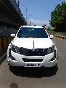 2017 Mahindra XUV500 W6 1