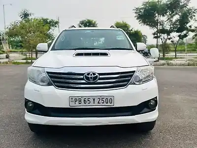 2013 टोयोटा फ़ॉर्च्यूनर 3.0 4x2 ऑटोमैटिक 1