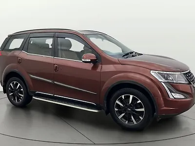 2018 Mahindra XUV500 W11 AT 1