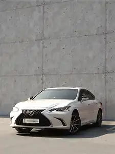 2026 Lexus ES 500e 300h Exquisite 1