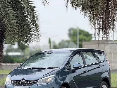 2019 Mahindra Marazzo M6 8 STR 1