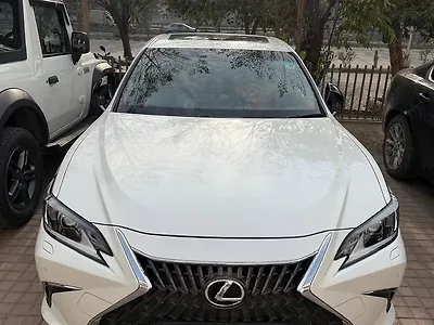 2025 Lexus ES 500e 300h Exquisite 1