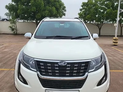 2018 Mahindra XUV500 W11 [2018-2020] 1