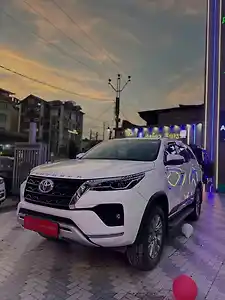 2025 टोयोटा फ़ॉर्च्यूनर 4x4 एटी 2.8 डीज़ल 1 2025 टोयोटा फ़ॉर्च्यूनर 4x4 एटी 2.8 डीज़ल 1