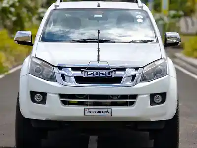 2017 इसुज़ू डी-मैक्स वी-क्रॉस 4x4 1