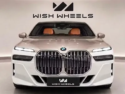 2025 BMW 7-Series 740i M Sport 1
