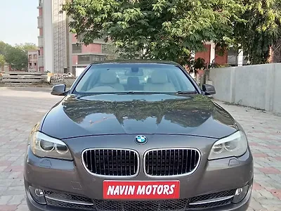 2011 BMW 5-Series 520d Sedan 1