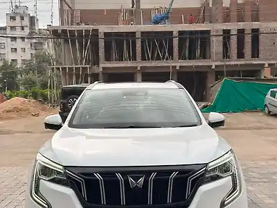 2025 महिंद्रा XUV700 AX7 Luxury Pack 2WD Diesel 2.2L Turbo Manual 7 STR 1