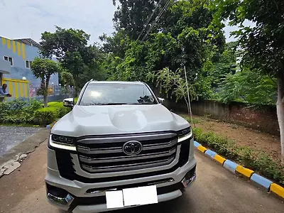 2025 Toyota Land Cruiser 300 1