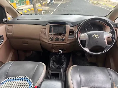 2016 Toyota Innova 2.5 G BS IV 8 STR