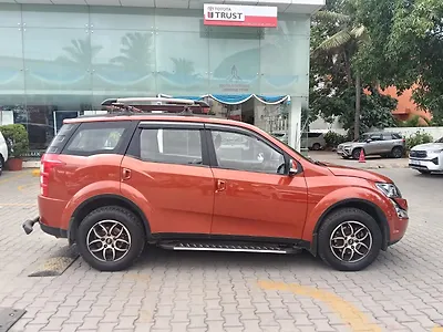2017 Mahindra XUV500 W6