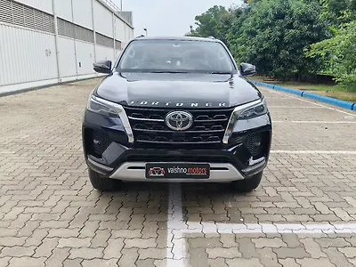 2023 टोयोटा फ़ॉर्च्यूनर  4x4 एटी 2.8 डीज़ल 1