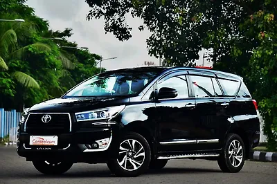 2024 Toyota Innova Crysta VX Diesel Manual 8 STR 1 2024 Toyota Innova Crysta VX Diesel Manual 8 STR 1