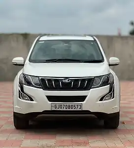 2017 महिंद्रा XUV500 w10 1.99 1