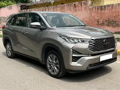 2025 टोयोटा इनोवा हायक्रॉस ZX (O) Hybrid (Electric + Petrol) Automatic (e-CVT) 7 STR Limited Edition 1