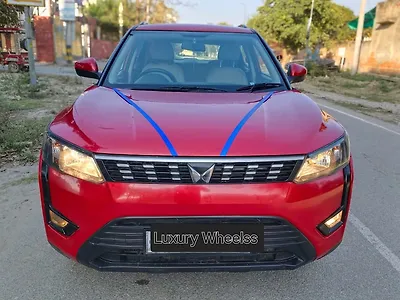 2023 Mahindra XUV300 W6 1.2 Petrol 1