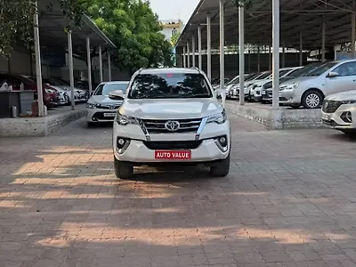 2017 Toyota Fortuner 2.8 4x2 MT [2016-2020] 1
