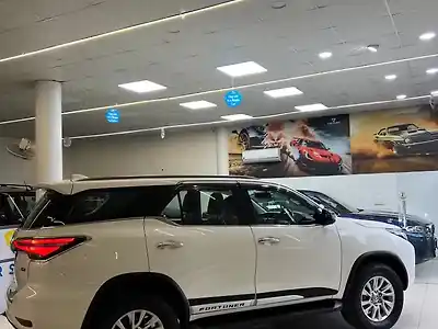 2024 टोयोटा फ़ॉर्च्यूनर  4x4 एटी 2.8 डीज़ल 1