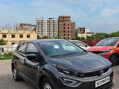 2022 Tata Altroz XE Petrol [2020-2023] 1