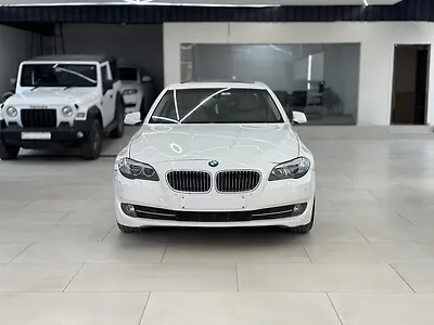 2012 BMW 5-Series 520d Sedan 1
