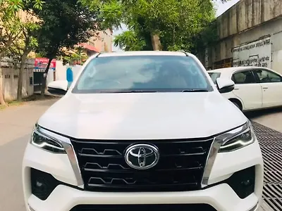 2023 Toyota Fortuner 4x4 4WD Diesel 2.8L Turbo 6 Speed Manual 1 2023 Toyota Fortuner 4x4 4WD Diesel 2.8L Turbo 6 Speed Manual 1