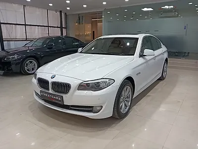 2013 BMW 5-Series 520d Luxury Line 1