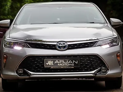 2018 Toyota Camry Hybrid 1