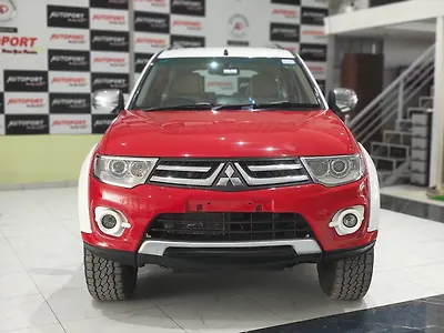 2015 मित्सुबिशी पजेरो 2.5 एमटी 1
