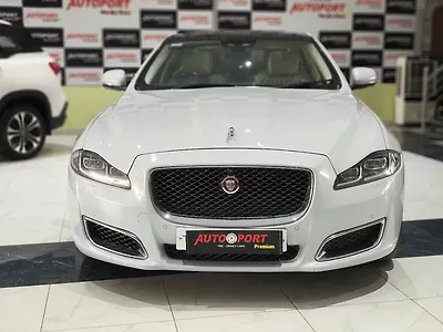 2020 Jaguar XJ50 3.0 V6 1