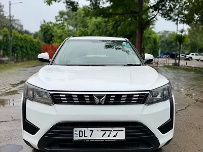 2024 Mahindra XUV300 W6 1.2 Petrol 1