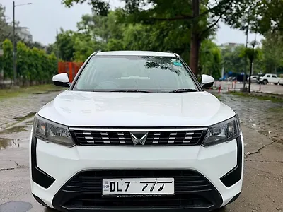 2024 Mahindra XUV300 W6 1.2 Petrol 1